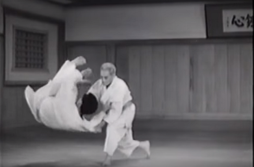 otaku image by mari Mifune (Kodokan 10th Dan) accepting challenges from students